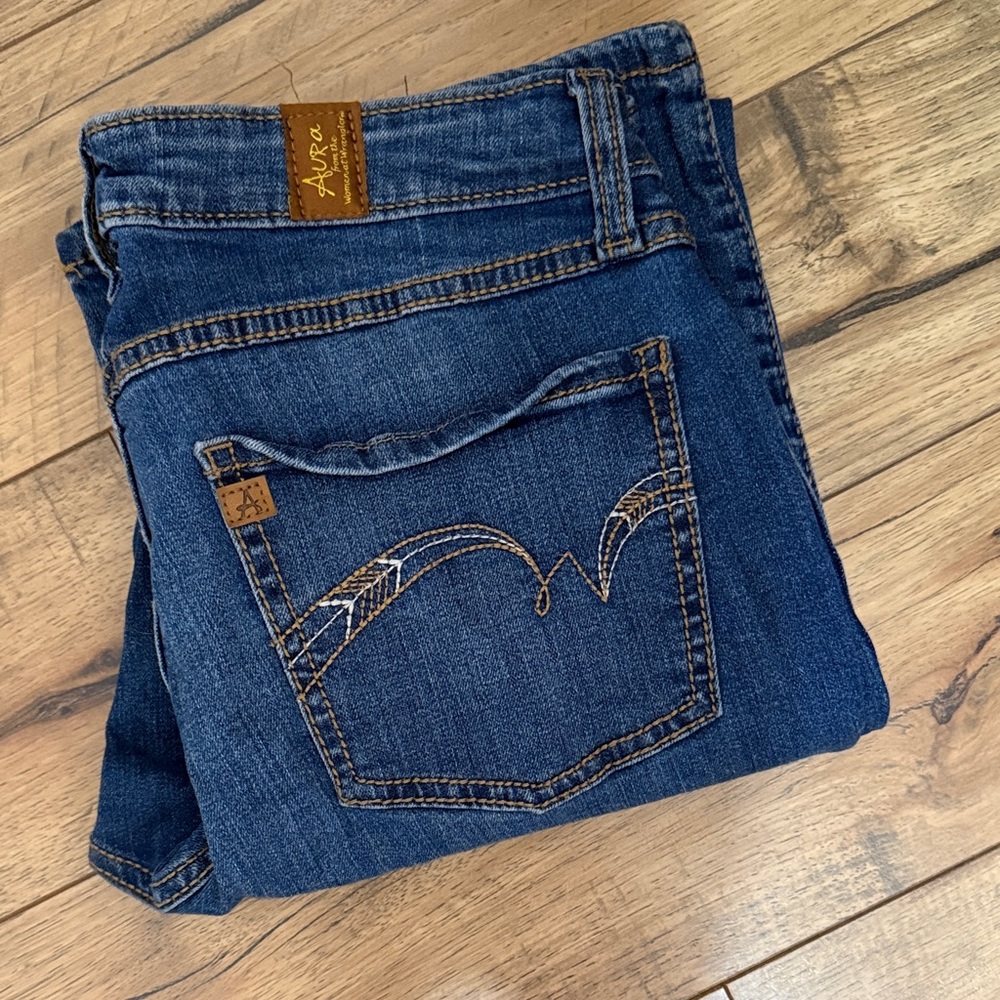 Aura from the Women at Wrangler Women's Blue Bootcut Jeans size 4 short